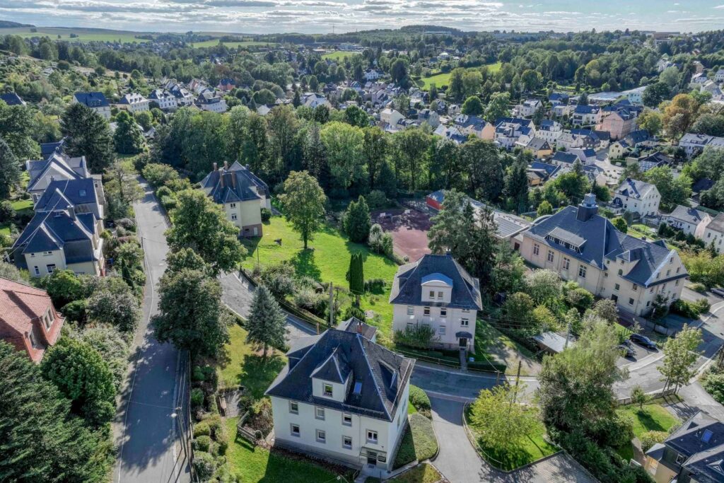 Luftbildaufnahme mit Blick auf die Bergstraße und Umland in Stollberg.