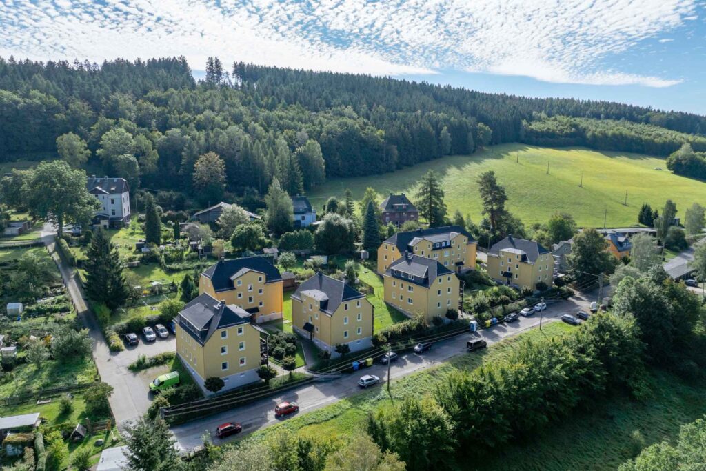 Luftbildaufnahme Parkstraße 1-7 in Thalheim mit Blick zum Wald