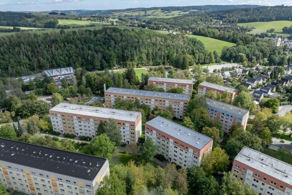 Luftbildaufnahme Stadtbadstraße in Thalheim mit Umland.